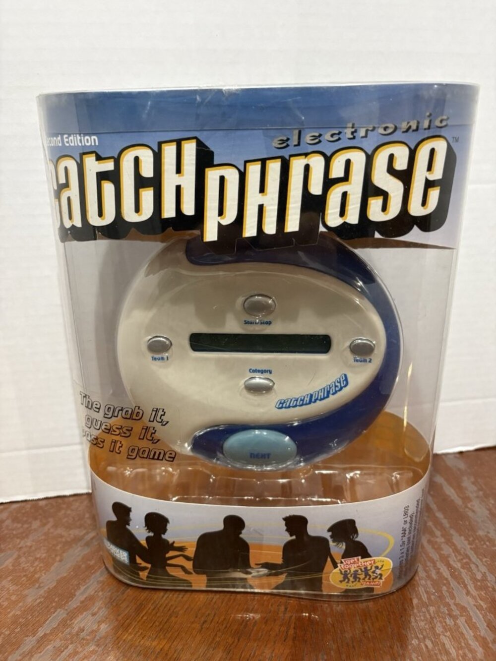 Catch Phrase Electronic Handheld Game Second Edition Hasbro (2004) NOS